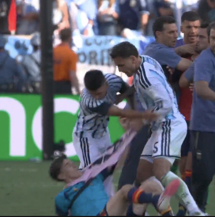 Leandro-Paredes-pète-les-plombs-après-la-défaite-de-l'Argentine-face-à-l'Espagne