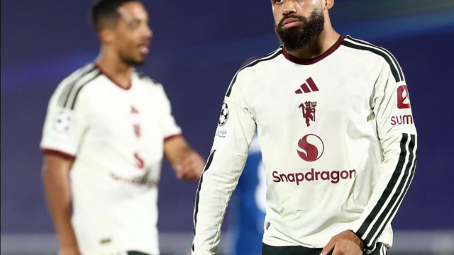 LDC : Manchester United, Bryan Mbeumo et Carlos Baleba sombrent face à Côme !